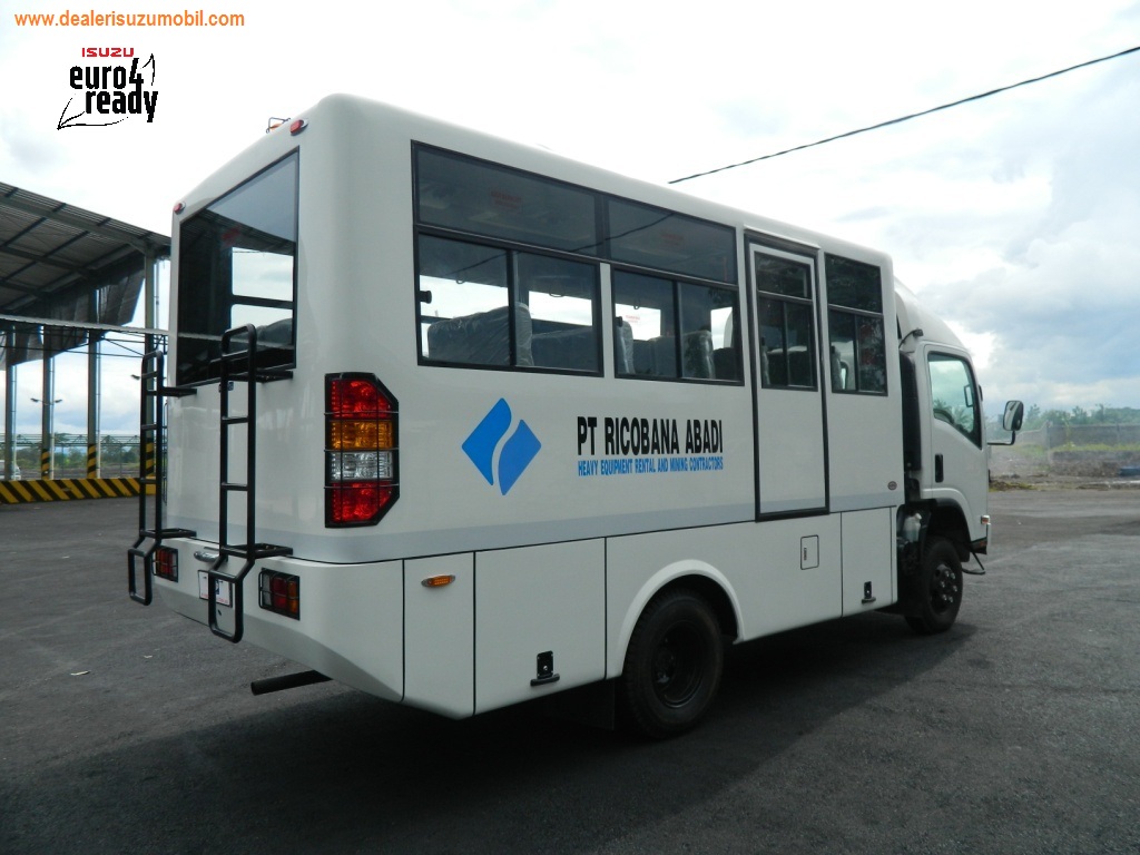 tampak belakang MANHAUL 21 SEAT ISUZU NPS tampak belakang MANHAUL 21 SEAT ISUZU NPS