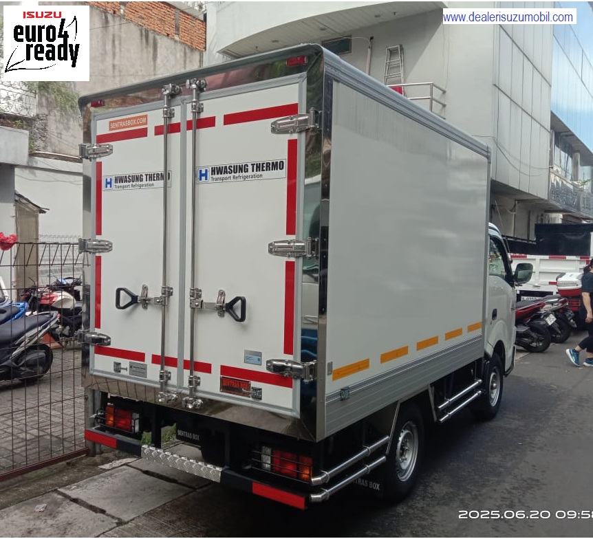 box freezer isuzu traga euro 4 - belakang