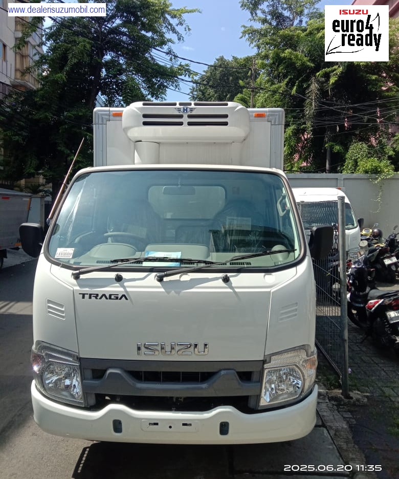 ISUZU TRAGA FREEZER - DEPAN