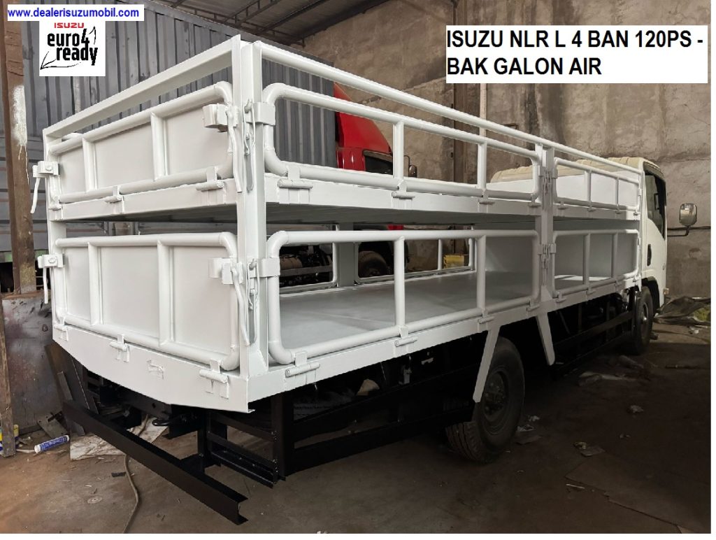 truk Galon Air ISUZU NLR 4 BAN - TAMPAK BELAKANG truk Galon Air ISUZU NLR 4 BAN - TAMPAK BELAKANG
