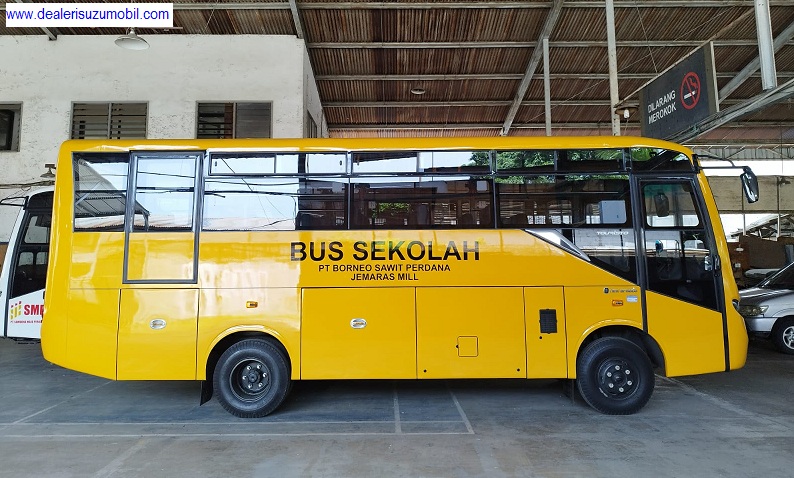 Bus Sekolah Isuzu NQR B Euro 4 150 PS