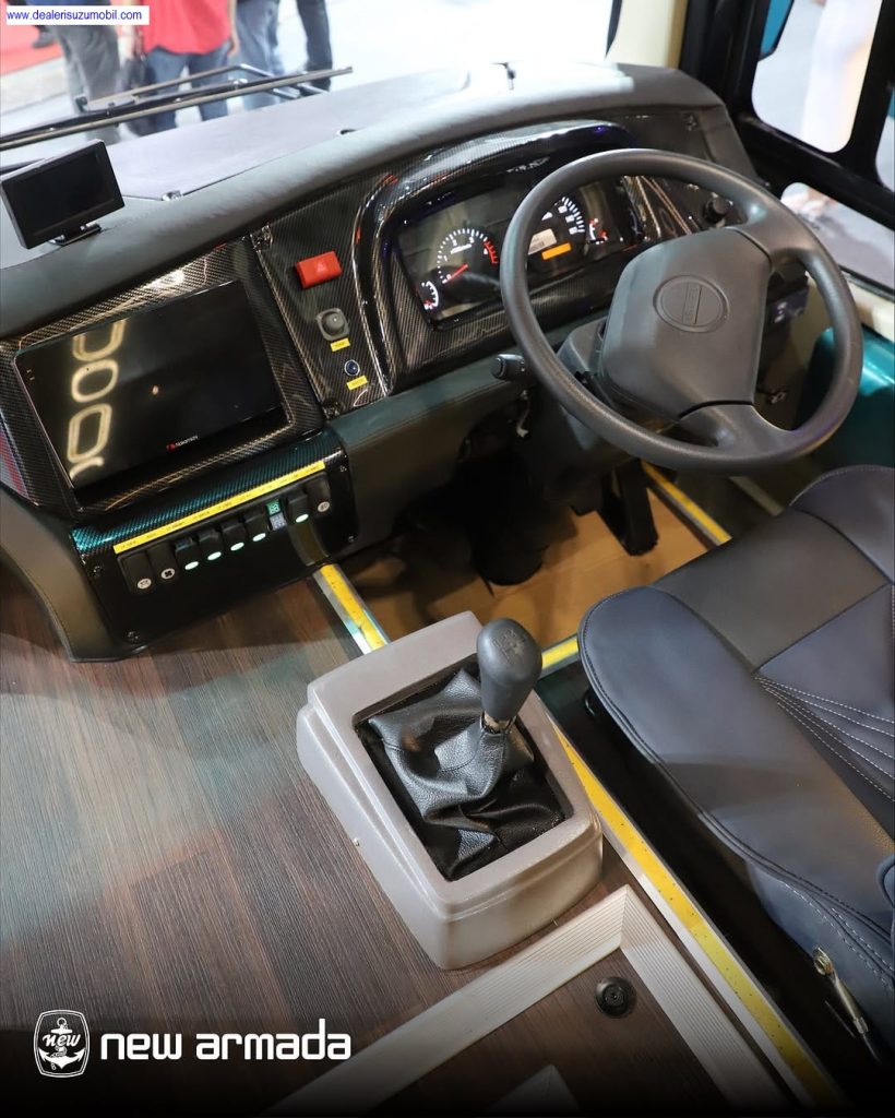 ruang kabin DRIVER Medium Bus isuzu NQR