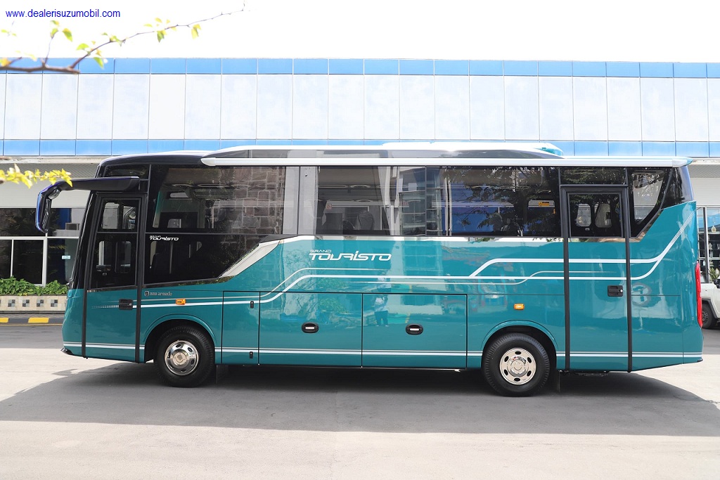 isuzu NQR B medium bus Grand Touristo terbaru