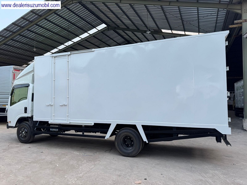 Box Besi 6 meter CDD Long ISUZU NMR L Box Besi 6 meter CDD Long ISUZU NMR L