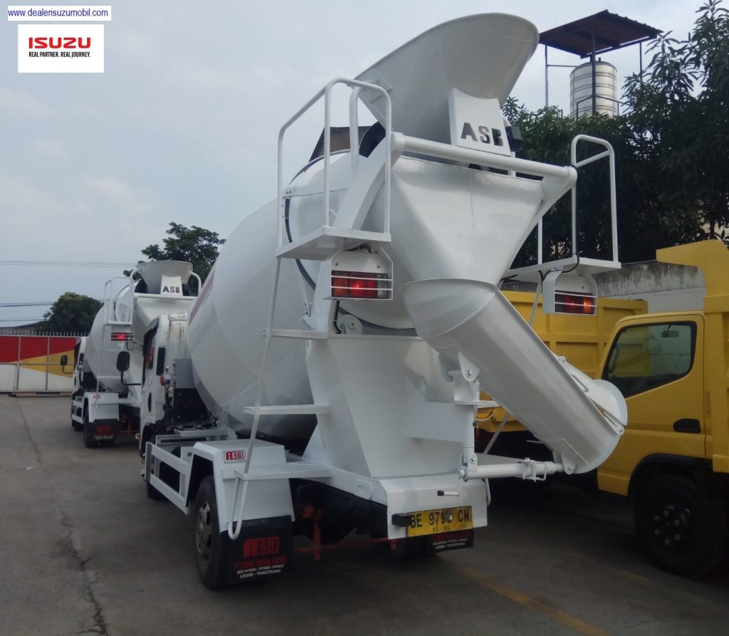 MIXER MINI 3 KUBIK ISUZU NMR HD 6,5