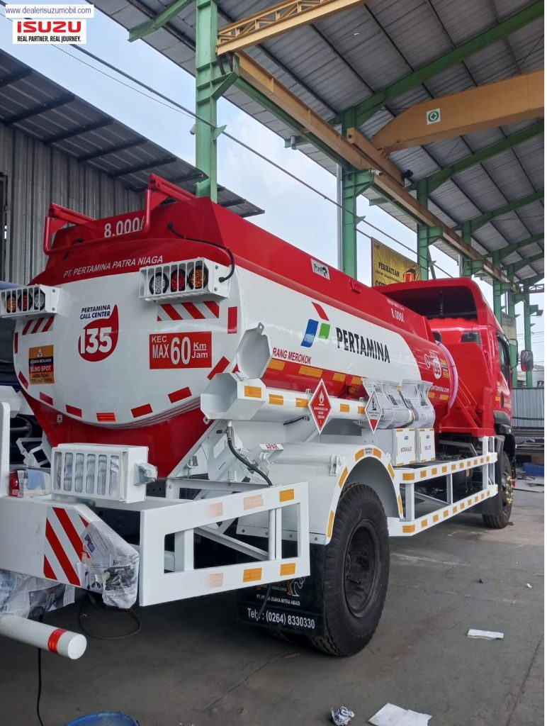 Isuzu Giga FVR P 245 PS 4X2 euro 4 aplikasi Tangki BBM 8 kl Isuzu Giga FVR P 245 PS 4X2 euro 4 aplikasi Tangki BBM 8 kl