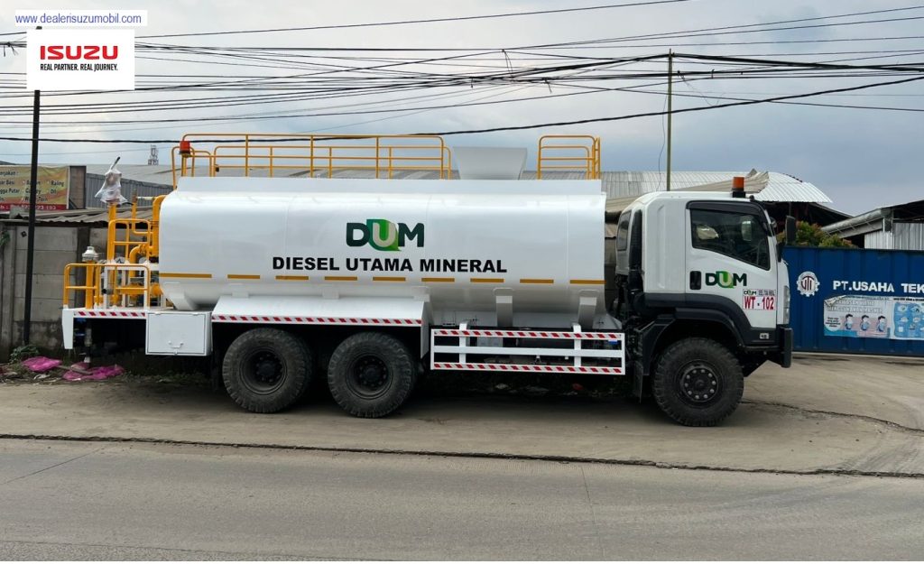 Water Truck Mining Kapasitas 20 KL Isuzu Giga FVZ 6X4 285 PS Water Truck Mining Kapasitas 20 KL Isuzu Giga FVZ 6X4 285 PS