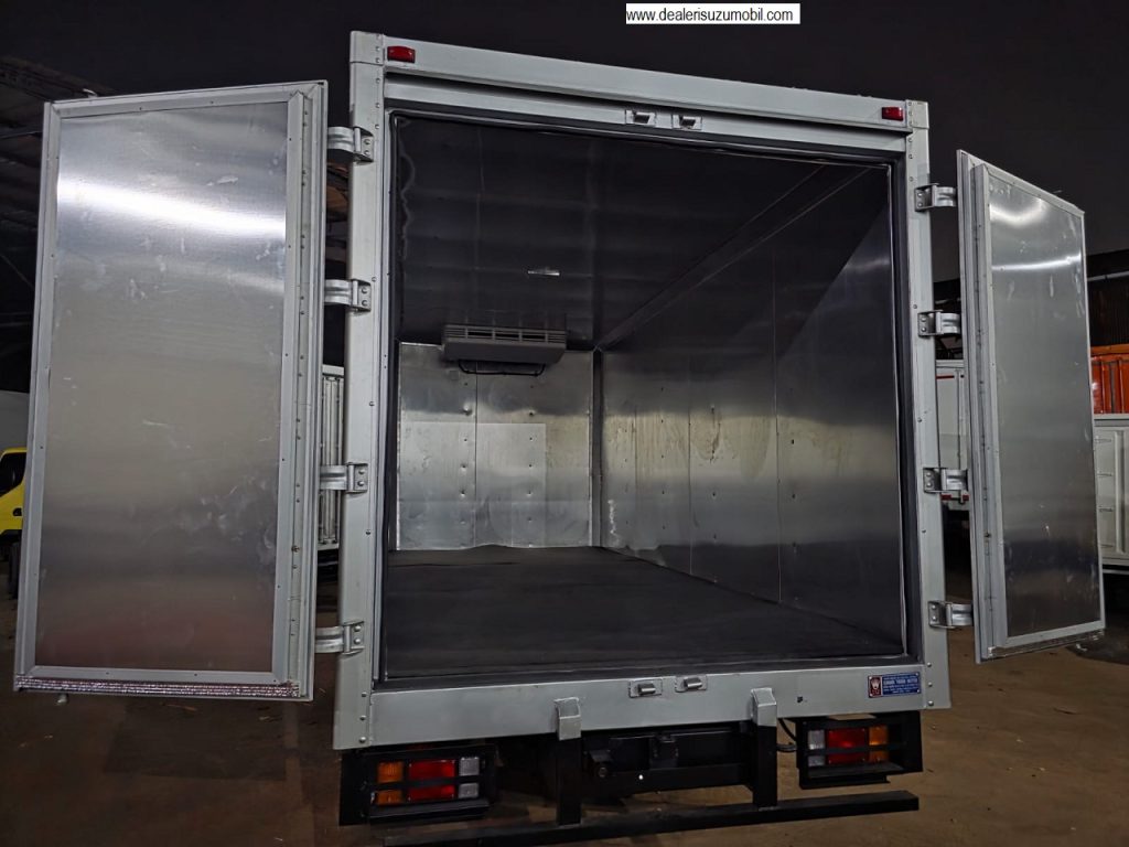 Mobil ISUZU NMR Box alumunium berpendingain