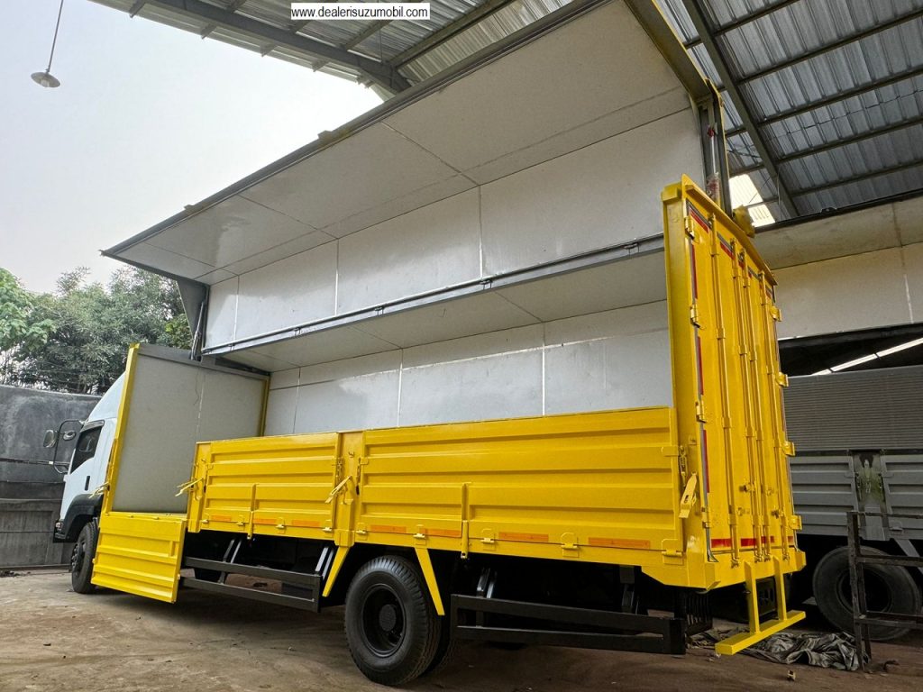 wing box isuzu Giga FTR T ( terbuka ) tampak belakang