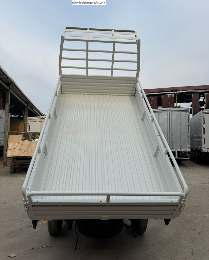 dump truk isuzu traga euro 4